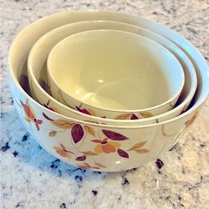 Vintage Halls Superior Quality Kitchenware Autumn Leaf Nesting Bowls Set Of 3.